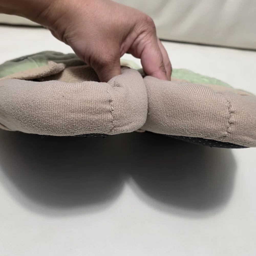 The Mandalorian Child Plush Green Baby Yoda Character Slippers Size 13/1 Youth
